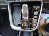 エレクトロシフトマチック搭載。 スムーズな操作で快適に運転を楽しめるよう、シフトポジションを電動で制御するエレクトロシフトマチックを採用。 スマートなシフト操作を実現します。