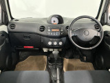 【インパネ】運転のしやすさを最優先に設計された見晴らしの良いフロントビュー。車両間隔が掴みやすく狭い道でも安心♪「安全」と「品質」を最優先に、安心してお乗りいただけるクルマを提供いたします。