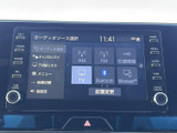 ラジオやテレビ、Bluetoothなどの音源を一覧から選べる画面です。使いたい項目を見つけやすく、日々の移動中もお好みの音源を選んで楽しめる便利な装備です。