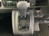 発進時から滑らかに加速する無段階変速のCVTはストップ&ゴーの多い街の中も快適です