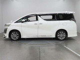 内外装に加えエンジンルームを徹底クリーニングする「まるまるクリーニング」を実施済み!