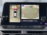 アラウンドビューモニターは、車両の周囲を360度見渡せるカメラシステムです。駐車時の死角をなくし、安全な運転をサポートします。駐車時の死角をなくして、安心・安全な運転を実現できます。