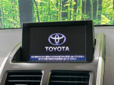 【メーカー純正ナビ】インテリアに溶け込むスタイリッシュな「専用設計」メーカーナビを装備♪視認性や操作性など基本性能にも優れ、より上質なカーライフをお楽しみいただけます。