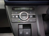 最近、採用車両が増えている電動パーキング。簡単操作で安心!アクセル離してもブレーキを保持する、オートホールド機能付き!