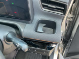 小物入れにもなるドリンクホルダー。