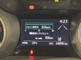 中央にあるマルチインフォメーションディスプレイで様々な車両情報も確認出来ます!走行距離もご確認ください!