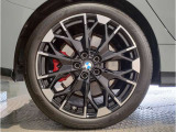 【BMWアロイホイル】軽量かつ強度に拘ったアロイホイル。走行性能ポテンシャルを引き出す設計。車の足元を引き締めてくれる大きなポイントはアロイホイルです。