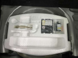 【サブトランク】ラゲッジ下には、スペアタイヤの替わりとなる応急タイヤパンク修理キットも備え付けられています。