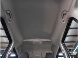 【天井】シミや垂れ、タバコ焦げなどございません。キレイな状態が保たれており、ご納車前にも丁寧にクリーニングさせていただきます。