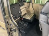 後席をはね上げれば、「もうひとつの荷室」が生まれます。