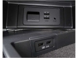 1列目・2列目など実車に備わるUSB端子位置を確認できます。