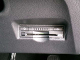 ETC車載器を装備しています。高速道路の料金所もストレスなく通行できます。すっきりとしたビルトインタイプですよ。