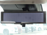 【スマートルームミラー】後席の大きな荷物や同乗者で後方が確認しづらい時でも安心!カメラが撮影した車両後方の映像をルームミラー内に表示。クリアな視界で状況の確認が可能です!