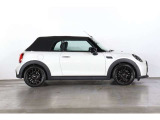 MINI NEXT勝どきのお支払総額は、車両本体価格、環境性能割、月割自動車税、リサイクル料金、印紙代、車庫証明代行費用、登録代行料金が含まれております。