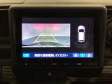 バックでの車庫入れも安心です!リアカメラが付いているバックモニター付のナビを装備しております。バンパーについているソナーや、操作線もついており距離感も画面から確認できます。