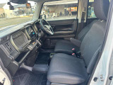 毎日全国の仕入れ先から厳選した車を仕入れております!プロの査定士の検査を受けた車を仕入れ、入庫後も社員が1台1台を走行チェックや状態確認・装備確認などを入念に行います。