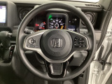 ハンドルにHondaセンシング系のクルーズコントロールやレーンキープアシストなどのスイッチと、オーディオの操作スイッチが装備されています。ハンドルから手を離さず安全に操作できます。