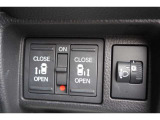 【パワースライドドアスイッチ】運転席から、後部座席の開け閉めが可能なボタンです!ワンプッシュで作動するので、手が塞がっている人などサポートに便利ですね♪