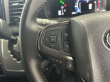 運転中、オーディオの操作をしてて、ハッとしたことはありませんか?ステアリングスイッチは、運転中でもハンドルでオーディオの操作が可能です。安全なドライブをサポートします。
