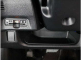 高速道路料金所をラクラク通過のETC車載器も付いていますよ!また、小さいですがあると便利な小物置き場もあります♪