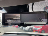 スマートルームミラー・後部座席に人が座っている時や、荷物が多い際でも後方確認がしやすいです。