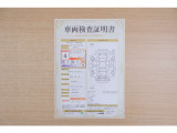 【車輌検査証明書】店頭にてクルマの状態が一目で分かる検査証明書を公開中。トヨタ認定検査員が厳しく査定し、状態を点数と図解で表示しています。修復歴はもちろん、傷やヘコミの箇所や程度がご確認いただけます。