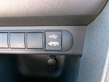 USB入力端子で電子機器などの充電や接続もスムーズに行えます。