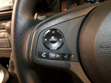 【ステアリングリモコン】ステアリングにオーディオ調節可能なスイッチが装備されていますので運転中でも視線をそらさずにオーディオの調節が可能です!