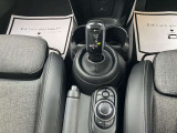 電子式シフトレバー、シート脇でナビ操作可能な専用スイッチ