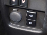 【12V電源】USBポートなどを追加することができます。