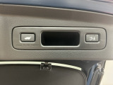 【電動リアゲート】トランクスイッチや純正リモコンなどボタン一つで簡単スムーズに開閉できます♪