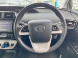 【純正革巻きステアリング】上質な革を使用することで、手にしっかり馴染みとても運転しやすいハンドルです♪