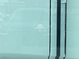 車速やナビのルート誘導などを表示してくれるアクティブ・ドライビング・ディスプレイ。視線や焦点調節が少なく済み、気持ちよく安全に運転を楽しめます。