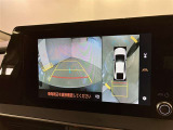 【パノラミックビュー&バックビュー】駐車時の安全確認をする為に車両上方からの映像と後方カメラからのを同時に表示しバックガイドも付いているのでバックの苦手な方でも安心して運転出来ますよ。