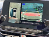 まるで真上から見ているような、視認性の良いアラウンドビューモニターです。駐車が苦手な方でもこれでらくらく駐車できますよ。