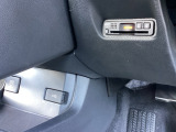 ビルトインタイプの【ETC】で見た目もスッキリ。高速道路の利用にとても便利です。USBチャージャー搭載。スマートフォンなどの充電にとっても便利です。