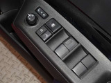 電動格納式ドアミラー・パワーウインドウを装備しています。