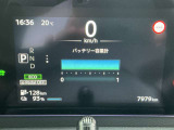 バッテリーの劣化を示すセグメントは満タンの12です!これからたくさん使っていただけますね!サクラはバッテリーの温度をエアコンの風を利用して冷却するので劣化しにくくなっています!!