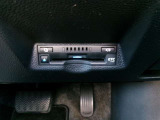 ETC車載器を装備しています。高速道路の料金所もストレスなく通行できます。すっきりとしたビルトインタイプですよ。