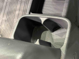 真ん中にも大型のドリンクホルダーがあります