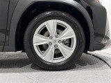 タイヤサイズは(215/60R17)で純正アルミホイールです!