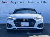 シングルフレームグリルはAudiの象徴的なデザイン要素であり、一目でAudiとわかるスタイル、大きくて迫力のある形状が車のスポーティな印象を強調しており、魅力的なデザインとなっています。