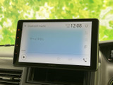 Bluetooth Audioの表示や再生関連のアイコンが確認でき、画面上でオーディオの状態を把握しやすい構成です。時刻表示も備わり、運転中の情報確認にも便利にお使いいただけます。