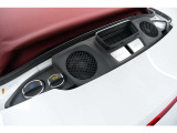 991後期から採用された3.0L水平対向6気筒ツインターボ。420ps・51.0kgmを発揮し、低回転から厚みのあるトルクで車体を押し出します。ターボ化してもフラット6らしい吹け上がりは健在です。