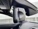 【ルームミラー一体型ETC】BMWといえばルームミラー一体型のETC。ドライバーから差し込めるかたちになっておりますので、差し忘れの際も慌てずにご利用いただけます。