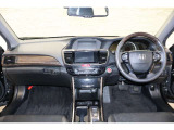操作性に優れた運転席となります!小物入れや各ボタンの配置にこだわり、使いやすいです!座り心地もよく視認性も良好なのでロングドライブもお任せ下さい!