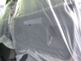 シートバックテーブルも装備されております。