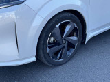 純正のアルミホイールが装備されております。