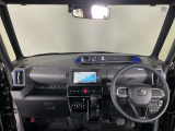 【前方視界】開放的な前方視界!運転がしやすく疲れにくいです♪窓が大きく、見通しがとっても良いおクルマですよ♪