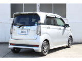 軽サイズの中で、大人4人がくつろげる空間と普段の買物などにきちんと使える荷室を、Hondaの特許技術センタータンクレイアウトなどにより両立しました。